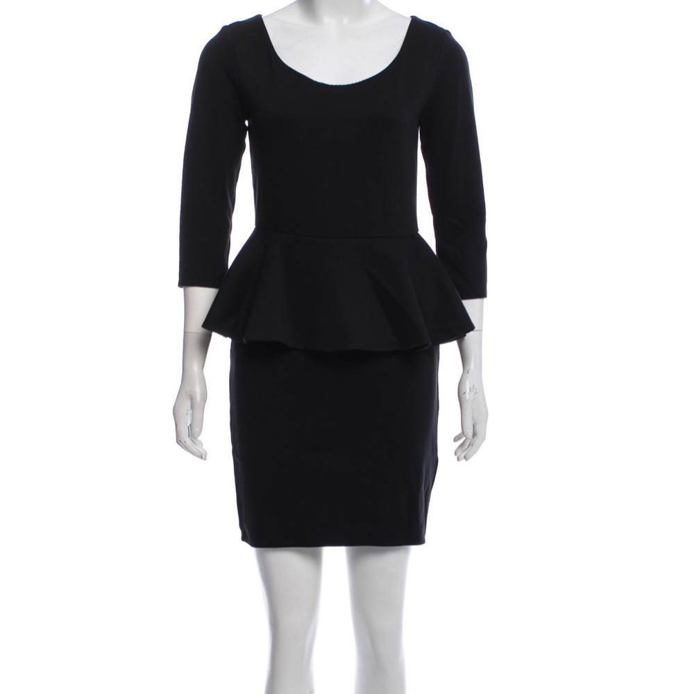 Black Alice + Olivia knee-length dress with scoop